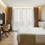 Trademark By Wyndham Operla Airport 3*