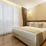 Trademark By Wyndham Operla Airport Szálloda 3*