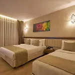 Trademark By Wyndham Operla Airport Szálloda 3*