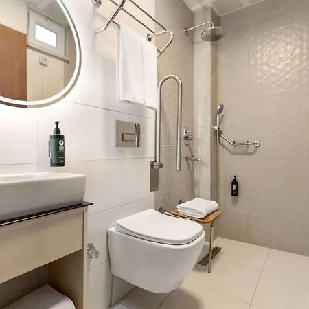 Trademark By Wyndham Operla Airport Hotel