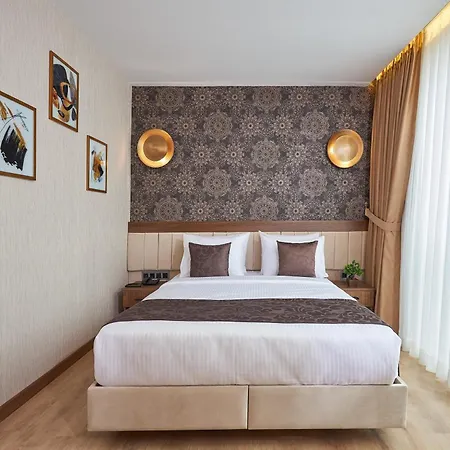 Trademark By Wyndham Operla Airport Hotel
