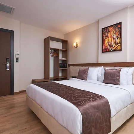 Trademark By Wyndham Operla Airport Hotel 3*