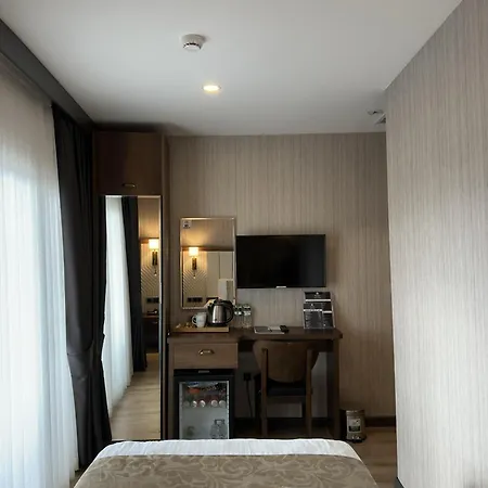 Trademark Collection By Wyndham Operla Airport 4*