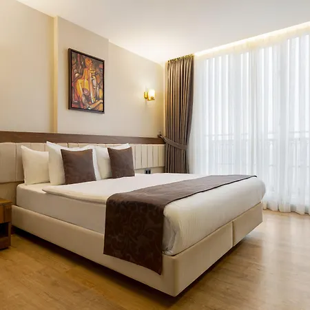 Trademark By Wyndham Operla Airport 3*