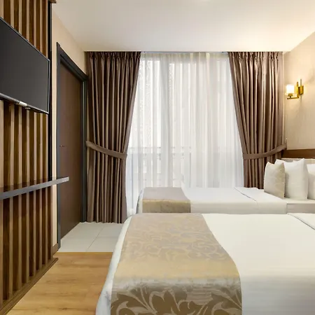Trademark By Wyndham Operla Airport 3*